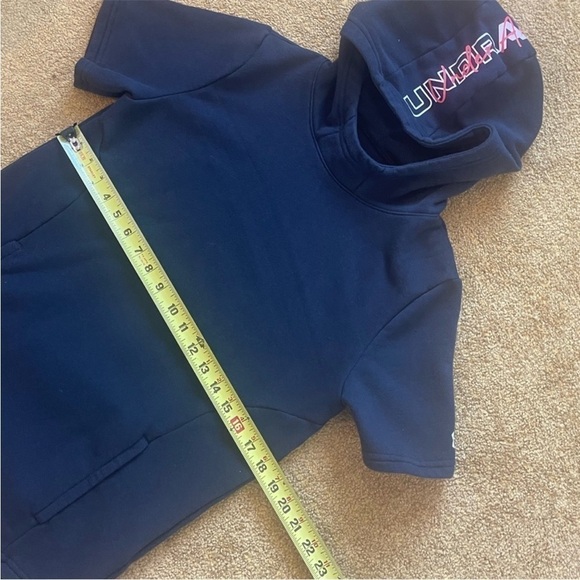 Under Armour short sleeve hooded top. Size Small - Picture 9 of 10